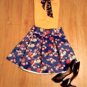 Beautiful structured a lined skirt